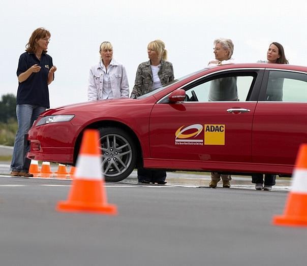 ADAC-Fahrsicherheitstraining für Frauen.